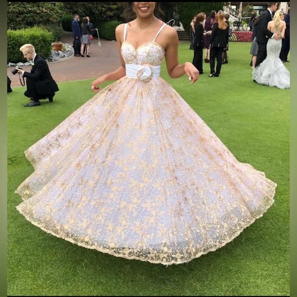 Tony Bowls Size 0 Prom Princess Dress Gold Grad - Picture 3 of 5
